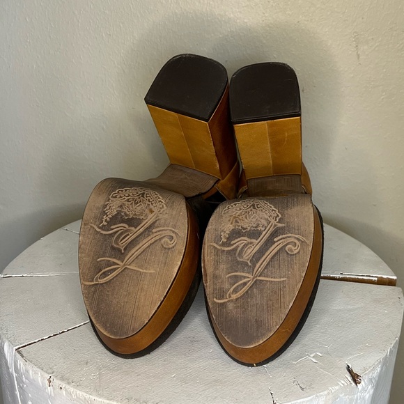 Free People black suede and tan leather platform 3” heel. Size 9.5 (39 euro) - Picture 4 of 5